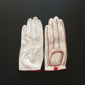 Leather driving gloves.